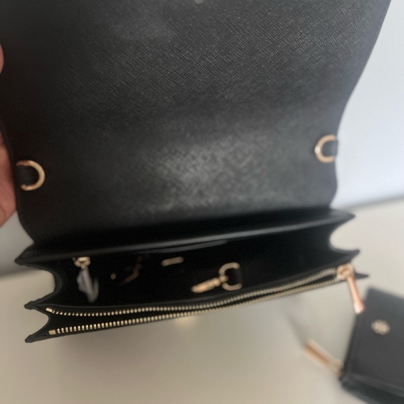 Tory Burch Crossbody with matching wallet.. - Picture 3 of 4